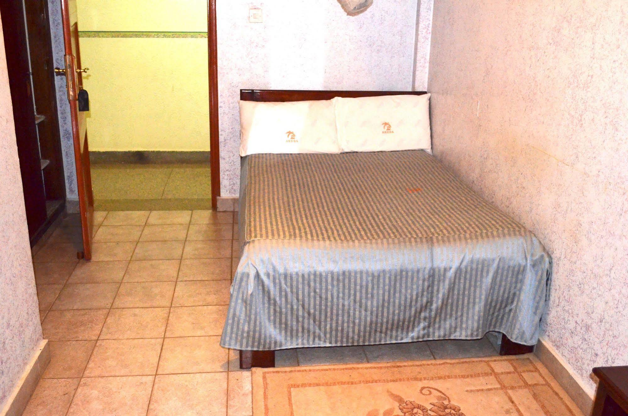 Areba Hotel Entebbe Esterno foto