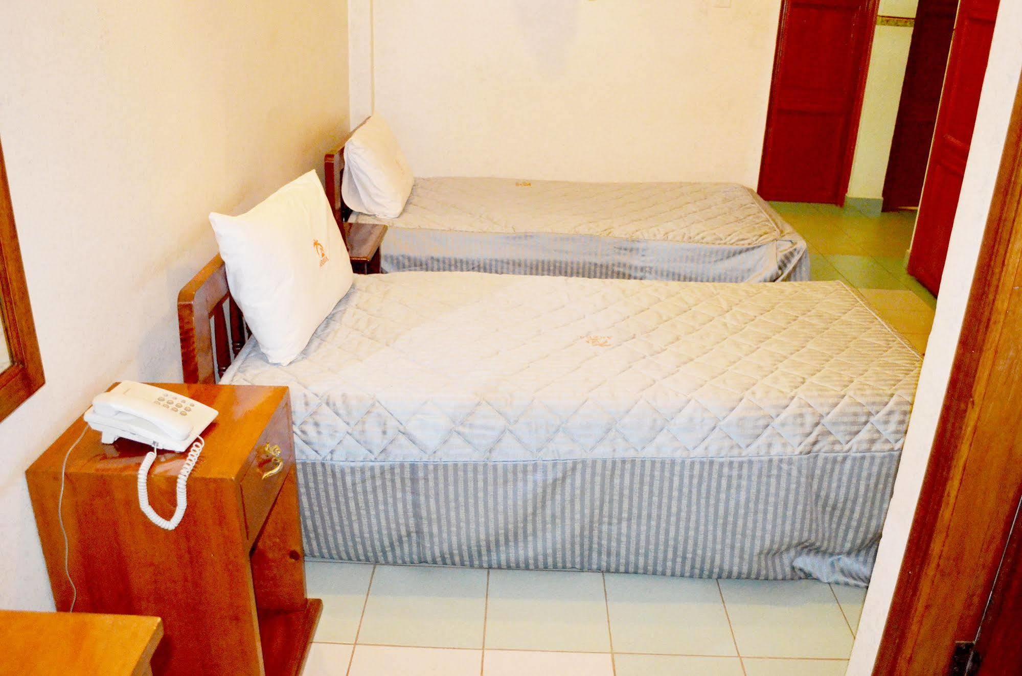 Areba Hotel Entebbe Esterno foto
