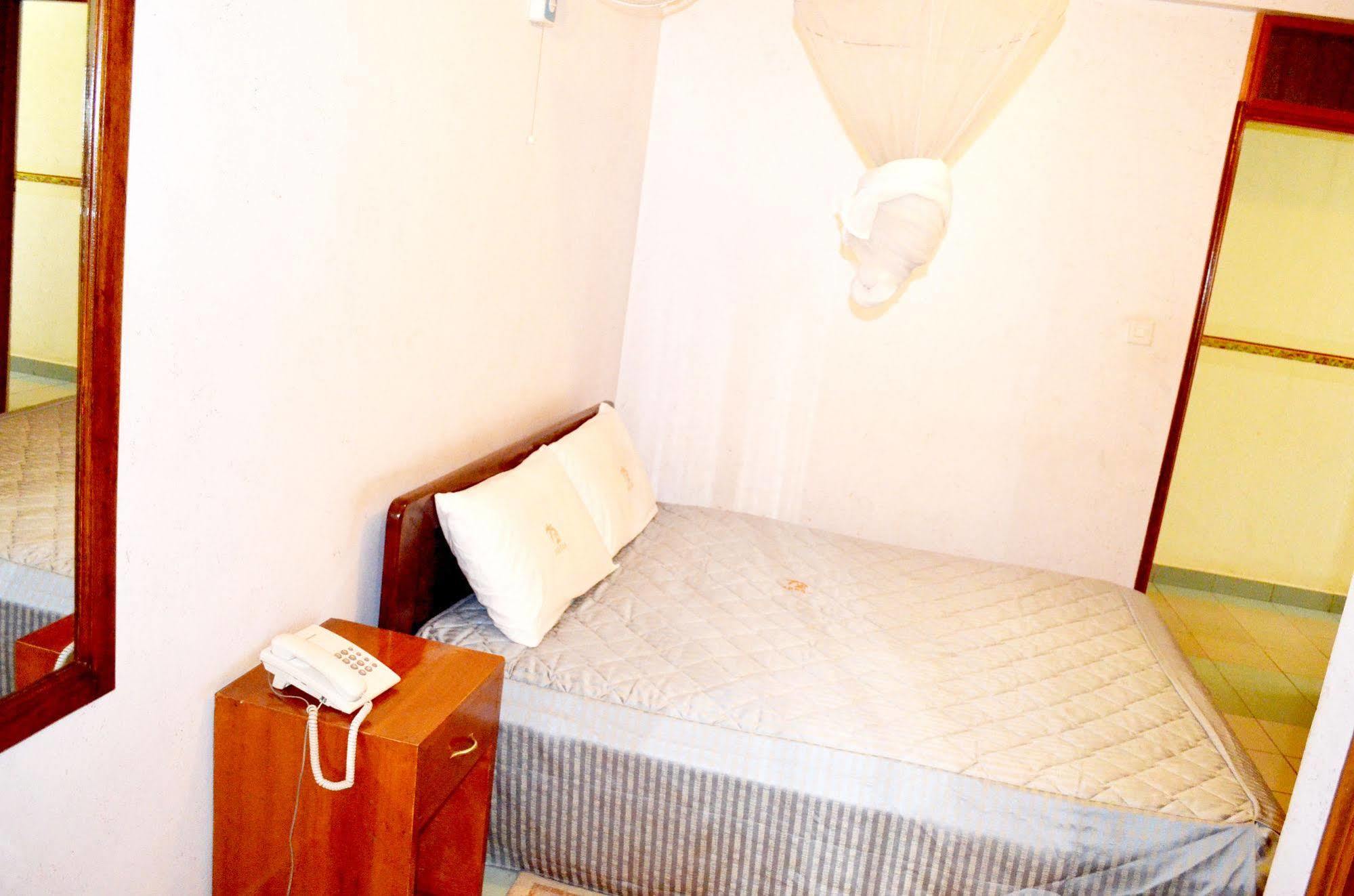Areba Hotel Entebbe Esterno foto