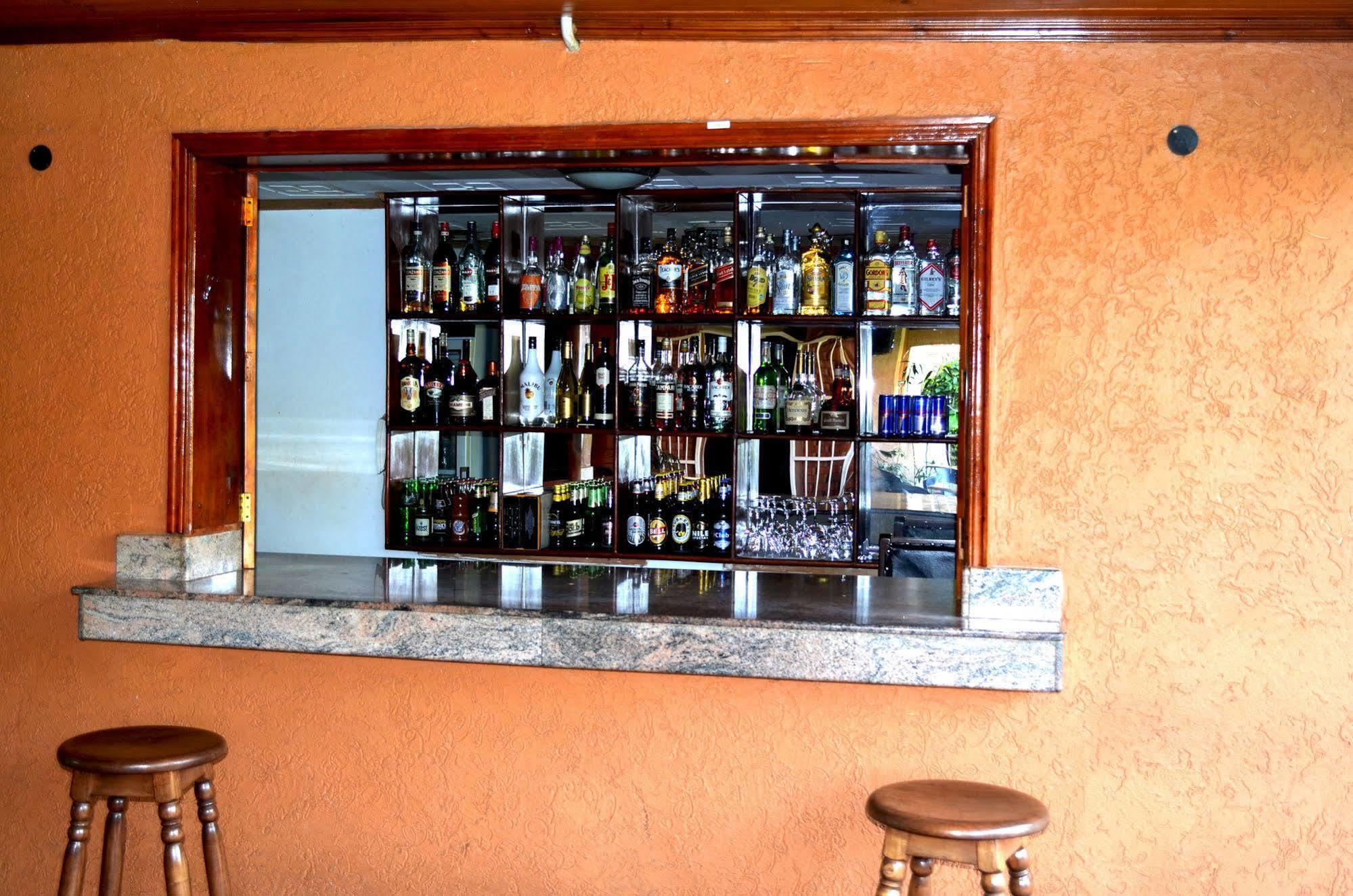 Areba Hotel Entebbe Esterno foto