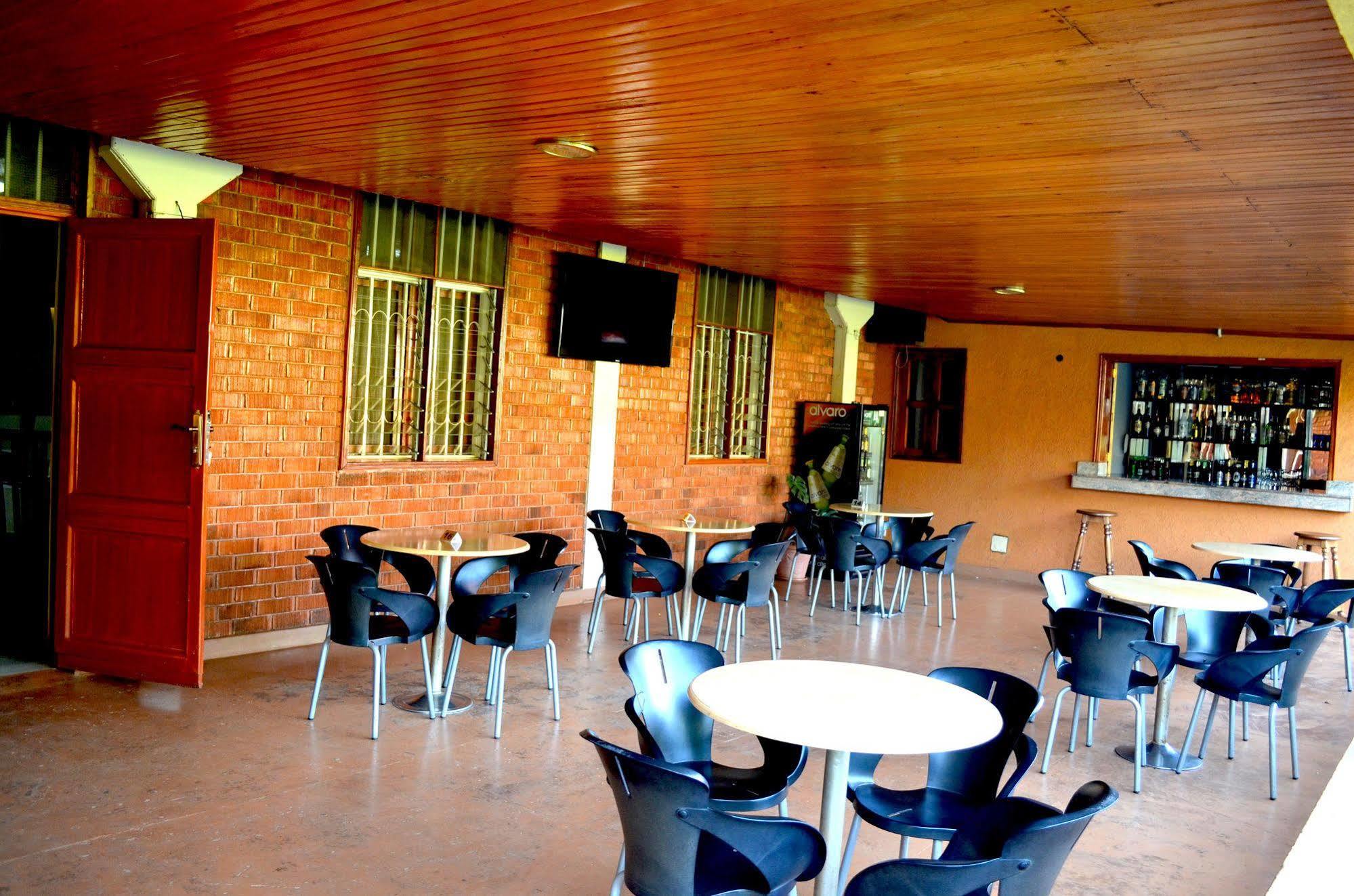 Areba Hotel Entebbe Esterno foto