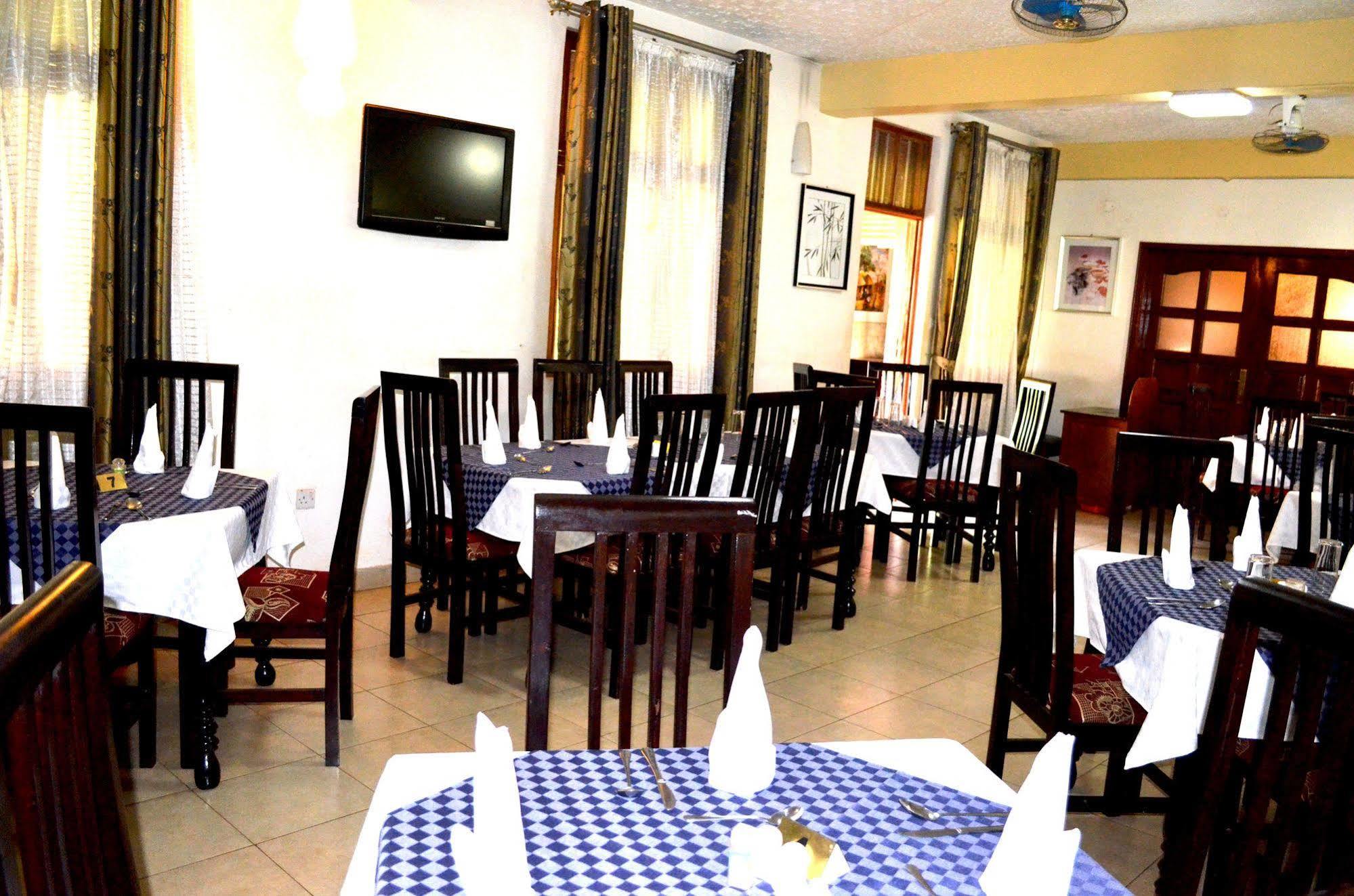 Areba Hotel Entebbe Esterno foto